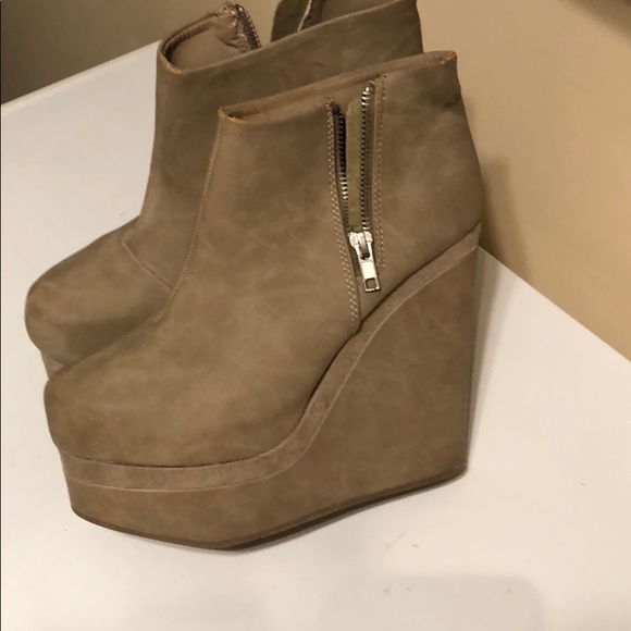 Swayed booties... - Picture 2 of 2